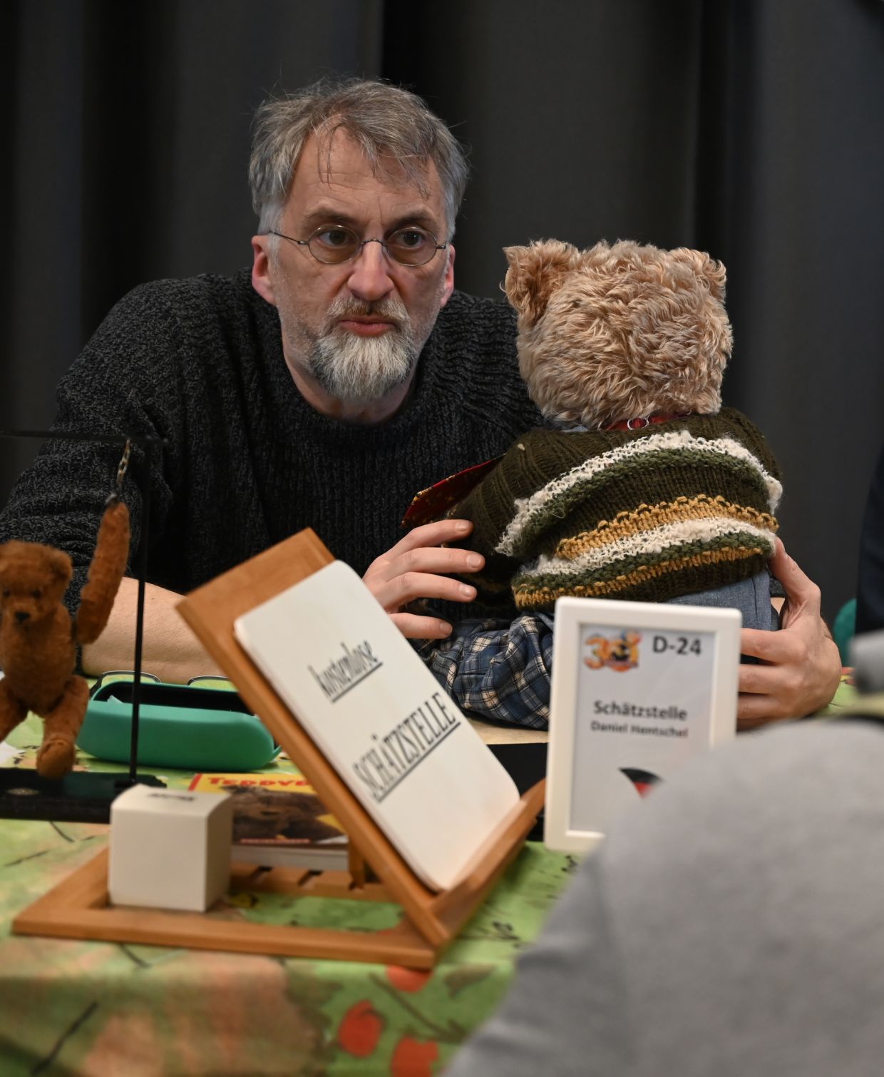 Teddy
Von Legende bis Lifestyle, Teddys unter der Lupe mit „TEDDYS kreativ“-Experte Daniel Hentschel